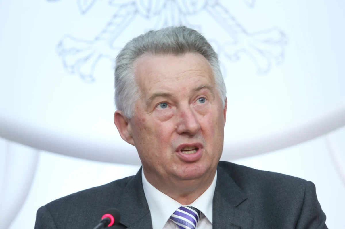 Kolejna dymisja po zamieszaniu z liczeniem głosów. Jak podaje TVP Info, pracę w Państwowej Komisji Wyborczej kończy jej szef, Stefan Jaworski - sędzia Trybunału Konstytucyjnego w stanie spoczynku.