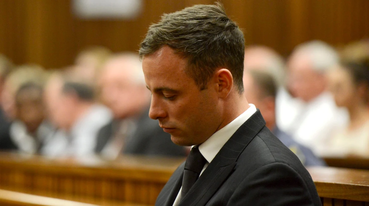 Odbywający karę pięciu lat więzienia Oscar Pistorius w sobotę obchodził 28. urodziny. Z tej okazji niepełnosprawny lekkoatleta przez blisko dwie godziny widział się ze swoim rodzeństwem - siostrą Aimee i bratem Carlem