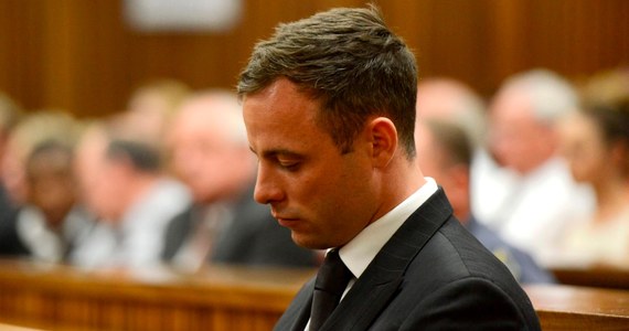 Odbywający karę pięciu lat więzienia Oscar Pistorius w sobotę obchodził 28. urodziny. Z tej okazji niepełnosprawny lekkoatleta przez blisko dwie godziny widział się ze swoim rodzeństwem - siostrą Aimee i bratem Carlem