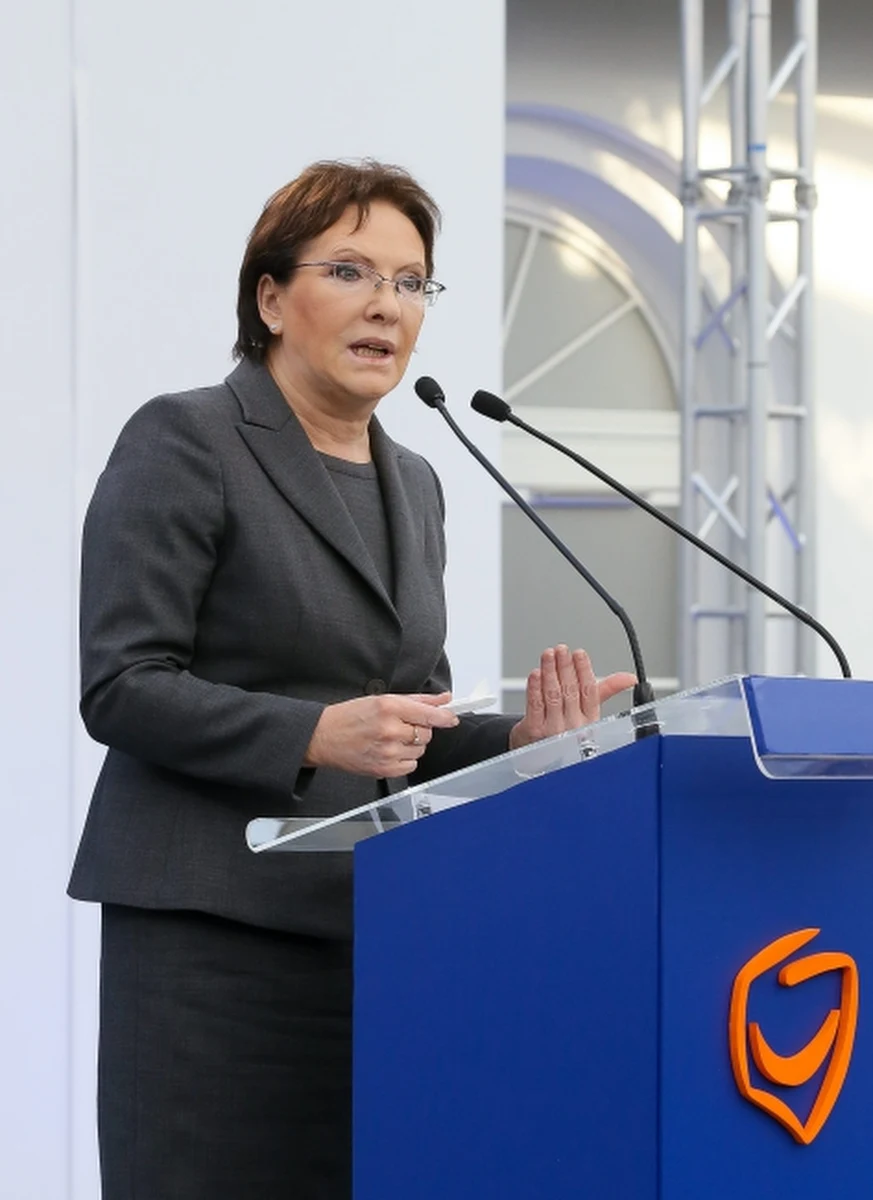 Kontestowanie wyników wyborów przez liderów opozycji, to próba niszczenia fundamentów demokracji - oceniła premier Ewa Kopacz na warszawskiej konwencji PO. Premier uczestniczyła w konwencji, lecz ze względu na problemy z gardłem napisała do jej uczestników list, który odczytał minister administracji i cyfryzacji, szef mazowieckiej Platformy, Andrzej Halicki.   