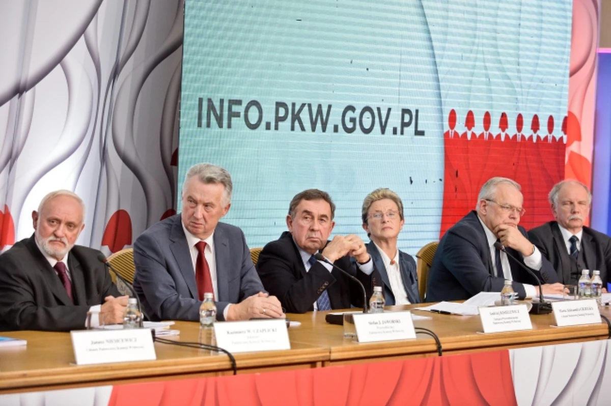 Nie przez protesty wyborcze i nie specjalną ustawą - są sposoby na skrócenie kadencji wybranych przed tygodniem sejmików wojewódzkich bez użycia środków nadzwyczajnych. Przeanalizował je nasz dziennikarz, Tomasz Skory. 