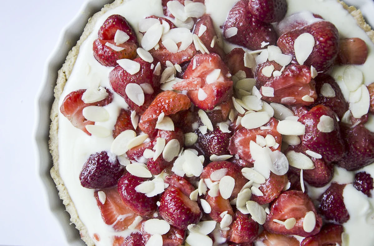 Kuszą kolorem i zapachem, wabią dojrzałą słodyczą. Truskawki to owoce, z których można przyrządzić prawdziwe kulinarne cuda. Na przykład włoską panna cottę, aromatyczną sałatkę, domowe lody z nutą wanilii. Oto kilka naszych propozycji!