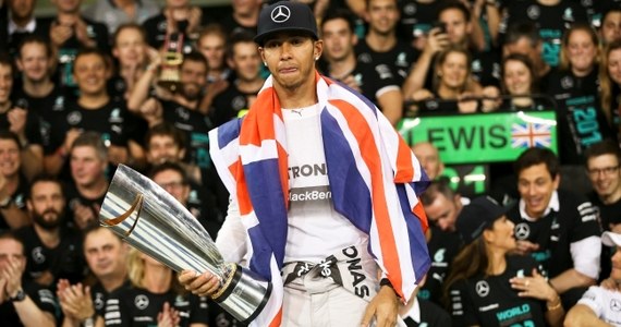 Lewis Hamilton z zespołu Mercedes GP, który po raz drugi w karierze zdobył tytuł samochodowego mistrza świata Formuły 1, chce w kolejnym sezonie startować z dotychczasowym numerem 44. Zgodnie z regulaminem rywalizacji, Brytyjczyk mógł wybrać numer 1. 