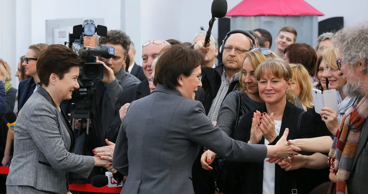 Ubiegająca się o reelekcję - prezydent Warszawy Hanna Gronkiewicz-Waltz i premier Ewa Kopacz podczas konwencji wyborczej prezydent Warszawy