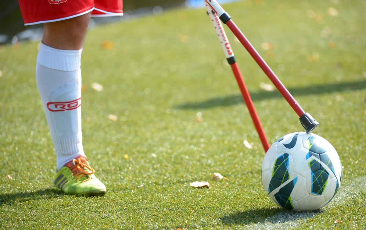 "Lecimy tam po medal" - mówi przed wylotem na mistrzostwa świata piłkarzy po amputacjach bramkarz reprezentacji Polski Jakub Jasiulewicz. Wraz z dwunastoma kolegami, od soboty będzie rywalizował w Meksyku o tytuł najlepszej drużyny Amp Futbolu. W rozmowie z RMF FM Jasiulewicz wyjawia najważniejsze elementy różniące tę dyscyplinę od normalnego futbolu, a także przybliża rywali - najgroźniejszy jest ten z...Uzbekistanu.