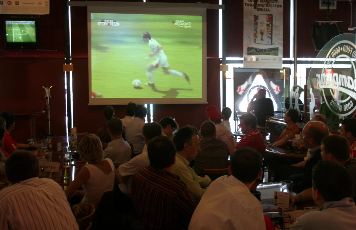 Stacje wydzierają sobie prawa do największych imprez sportowych, a z oferty telewizji publicznej znikają kolejne atrakcyjne wydarzenia - pisze "Dziennik Polski". 