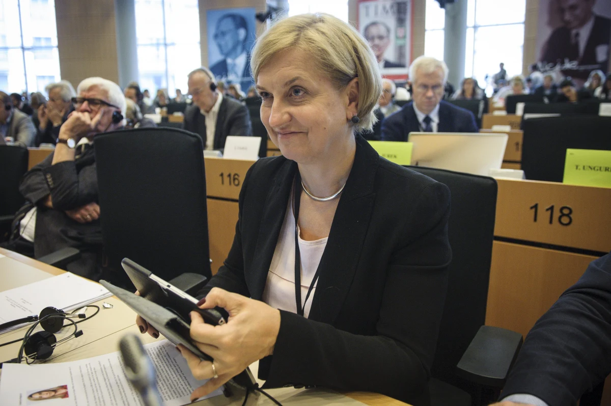 Prawo i Sprawiedliwość dąży do umiędzynarodowienia na forum Unii Europejskiej sprawy ewentualnych nieprawidłowości w czasie wyborów samorządowych w Polsce. Eurodeputowani PiS przyznają, że decyzja nie była łatwa, bo "będzie to pranie polskich brudów za granicą". "Nie mamy jednak wyjścia" - przekonuje jeden z eurodeputowanych partii. 