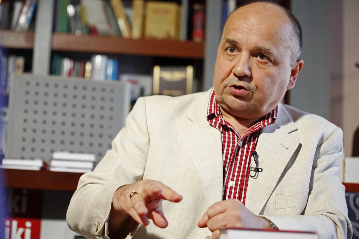 Wiktor Suworow, były oficer radzieckiego wywiadu, autor książek o najnowszej historii Rosji przyjeżdża do Polski. Właśnie ukazała się jego najnowsza książka "Alfabet Suworowa" napisana dla polskich czytelników.