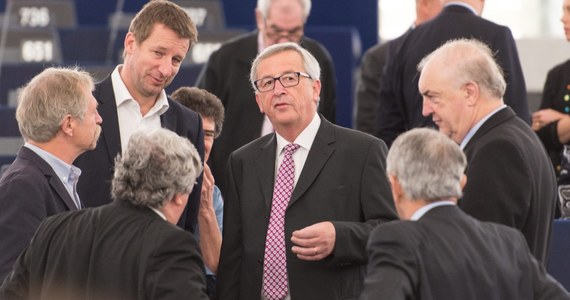 Polska raczej nie skorzysta z gigantycznego planu inwestycyjnego Unii Europejskiej. W sumie przeznaczono na niego aż 315 miliardów euro - szef Komisji Europejskiej Jean-Claude Juncker zaprezentował plan stworzenia specjalnego funduszu, w którym znajdzie się 21 miliardów euro. Ma on przyciągnąć prywatne firmy i w ciągu trzech lat wygenerować inwestycje na kwotę piętnastokrotnie większą. 