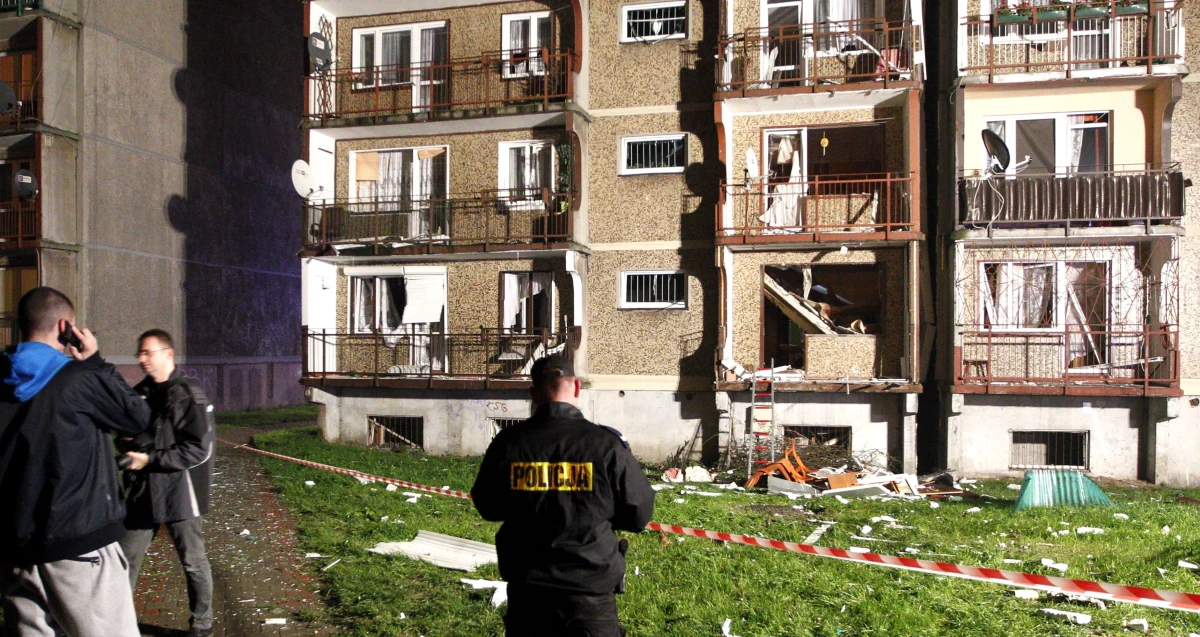 Ruszyła zbiórka na rzecz poszkodowanych we wtorkowym wybuchu gazu w bloku w Bytomiu - podał tamtejszy magistrat. Po wybuchu z budynku ewakuowanych zostało prawie 50 osób. Każdy chętny może im przekazać odzież, żywność lub środki czystości.