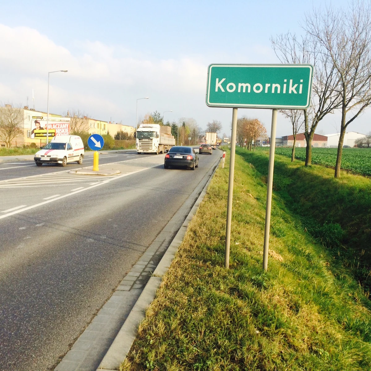 Po zmierzchu ulice we wsi Komorniki na Dolnym Śląsku pustoszeją. To tu ponad tydzień temu znaleziono ciało 19-latki. Dziewczyna prawdopodobnie została brutalnie zamordowana. Śledczy nie zdradzają jednak szczegółów sprawy. Mieszkańcy codziennie boją się o swoje życie. Nie wiedzą, czy dziewczynę zaatakował ich sąsiad, czy ktoś spoza wsi.