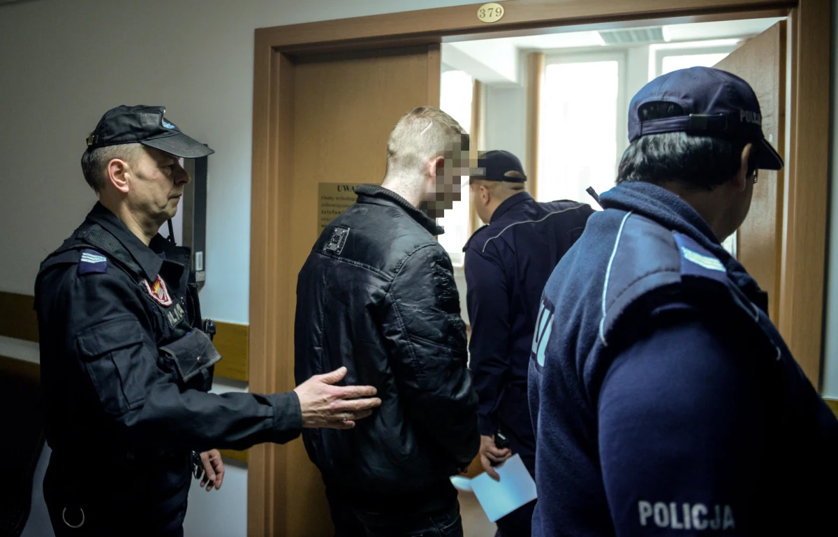 Warszawski sąd okręgowy utrzymał wyrok pięciu lat więzienia dla Jacka Tomczaka, oskarżonego o podpalenia aut w centrum Warszawy. Mężczyzna ma odbyć karę w systemie terapeutycznym.  