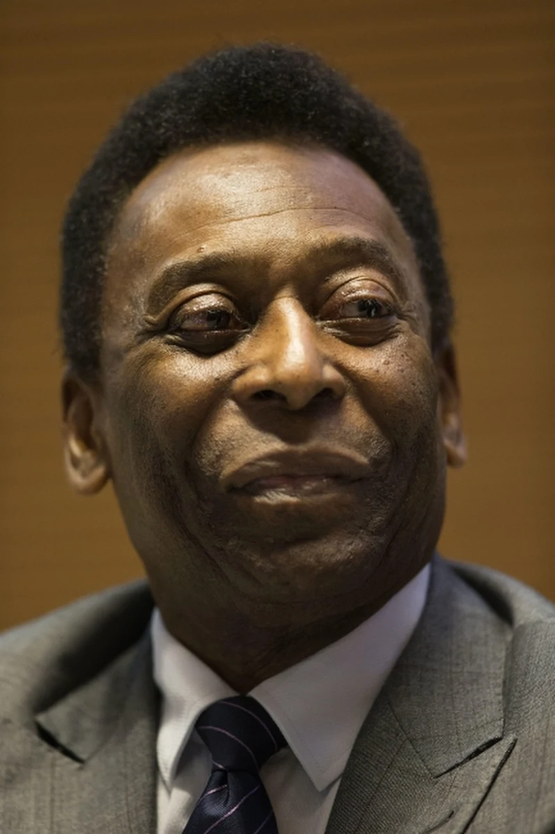 Pele został przeniesiony na oddział specjalistycznej terapii - poinformował szpital Alberta Einsteina w Sao Paulo, gdzie legendarny piłkarz jest leczony w związku z infekcją dróg moczowych. Stan Pelego pogorszył się.