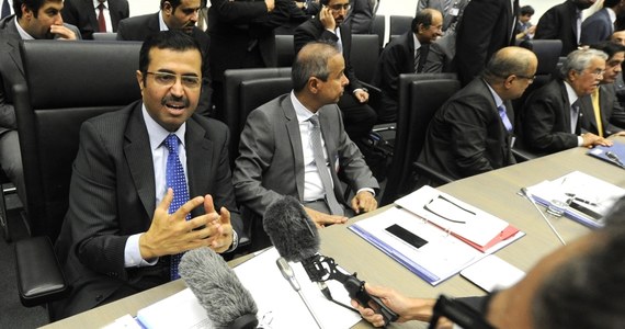 ​OPEC podjął w Wiedniu decyzję o tym, że nie ograniczy wydobycia ropy, aby podnieść ceny surowca - poinformował saudyjski minister ds. ropy Ali an-Naimi. Posiedzenie trwało pięć godzin. Rynek zareagował na to dalszymi spadkami cen ropy.