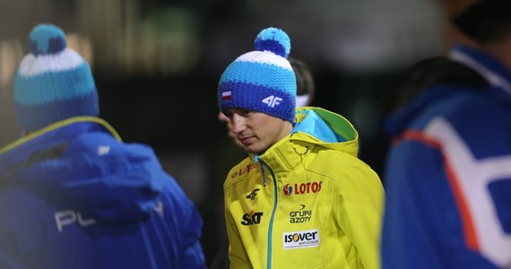 Kamil Stoch będzie mógł wystartować w zawodach Pucharu Świata w skokach narciarskich w norweskim Lillehammer, jeżeli w poniedziałek pomyślnie przejdzie kolejne badania kontrolne - oświadczył lekarz kadry Aleksander Winiarski. Dwukrotny mistrz olimpijski nie pojechał na zaplanowane na ten weekend zawody do Kuusamo z powodu urazu stawu skokowego.