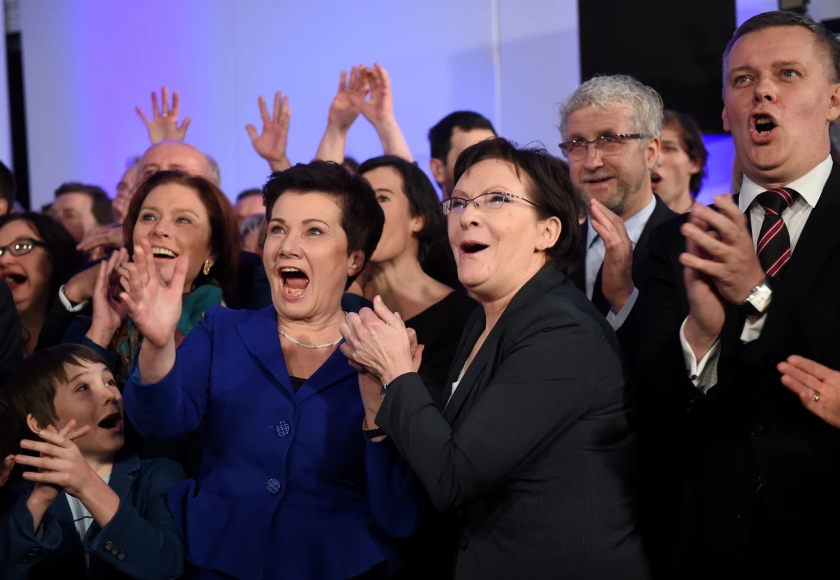 Do stołecznej Miejskiej Komisji Wyborczej trafiła większość protokołów z obwodowych komisji - powiedział nad ranem w poniedziałek szef komisji Maciej Schulz. Dokumenty są weryfikowane także "ręcznie" - dodał. Wyniki powinny być po godz. 8.30.