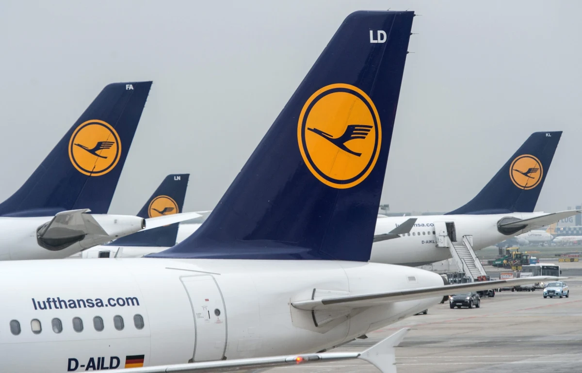 Blisko połowa (1 350) z zaplanowanych na poniedziałek 2 800 lotów została odwołana z powodu rozpoczynającego się w południe strajku pilotów  Lufthansy. Zmiany dotkną ok. 150 tys. pasażerów. 