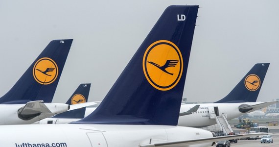 Blisko połowa (1 350) z zaplanowanych na poniedziałek 2 800 lotów została odwołana z powodu rozpoczynającego się w południe strajku pilotów  Lufthansy. Zmiany dotkną ok. 150 tys. pasażerów. 