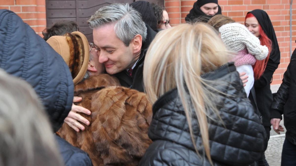 To sensacja. Owszem. Mieszkańcy Słupska wybrali  i nie dostrzegam żadnych powodów, by nie szanować ich wyboru. Komentarze o tym,  że w herbie miasta pojawi się wkrótce tęcza mnie nie dziwią. Zdziwiłbym się raczej, gdyby nikt nie poszedł w taką stronę. 