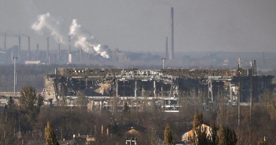 Ukraińska armia oskarżyła rosyjskie siły specjalne o udział w atakach na ważne ze strategicznego punktu widzenia lotnisko w Doniecku we wschodniej Ukrainie.