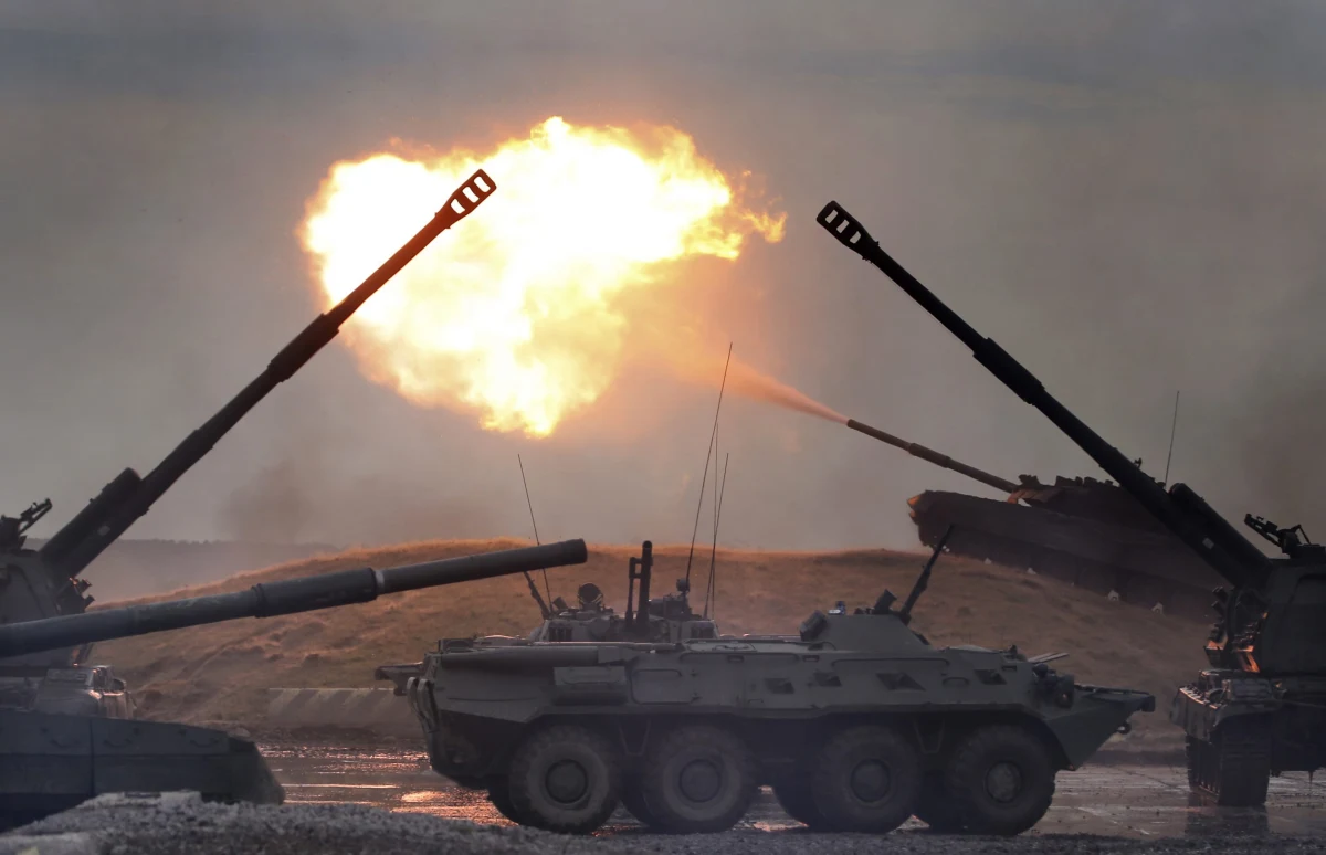 Latem 2015 roku w Rosji odbędą się duże manewry wojskowe. Ma być wówczas przetestowane nowe uzbrojenie - poinformowało Ministerstwo Obrony. 