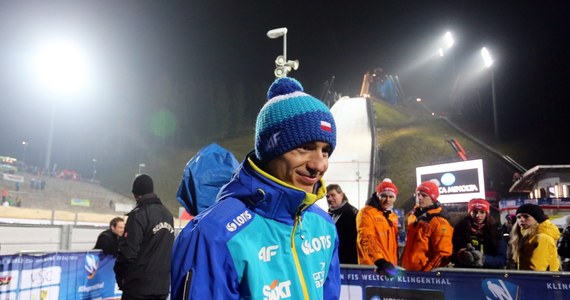 "Chciałbym wystartować już w Lillehammer" - mówi RMF FM Kamil Stoch po konsultacji z lekarzem kadry narodowej. Nasz mistrz olimpijski rozpoczął dzisiaj pierwszy trening po kontuzji, jakiej nabawił się przed pierwszymi zawodami Pucharu Świata. Jeśli wszystko pójdzie zgodnie z jego oczekiwaniami, w środę odda pierwsze skoki.