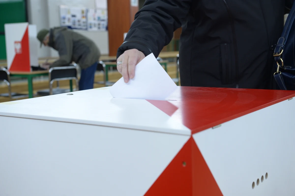 W drugiej turze wyborów wybrano łącznie 889 wójtów, burmistrzów i prezydentów miast - poinformował przewodniczący PKW Stefan Jaworski. Dodał, że frekwencja wyborcza wyniosła 39,97 procent. 