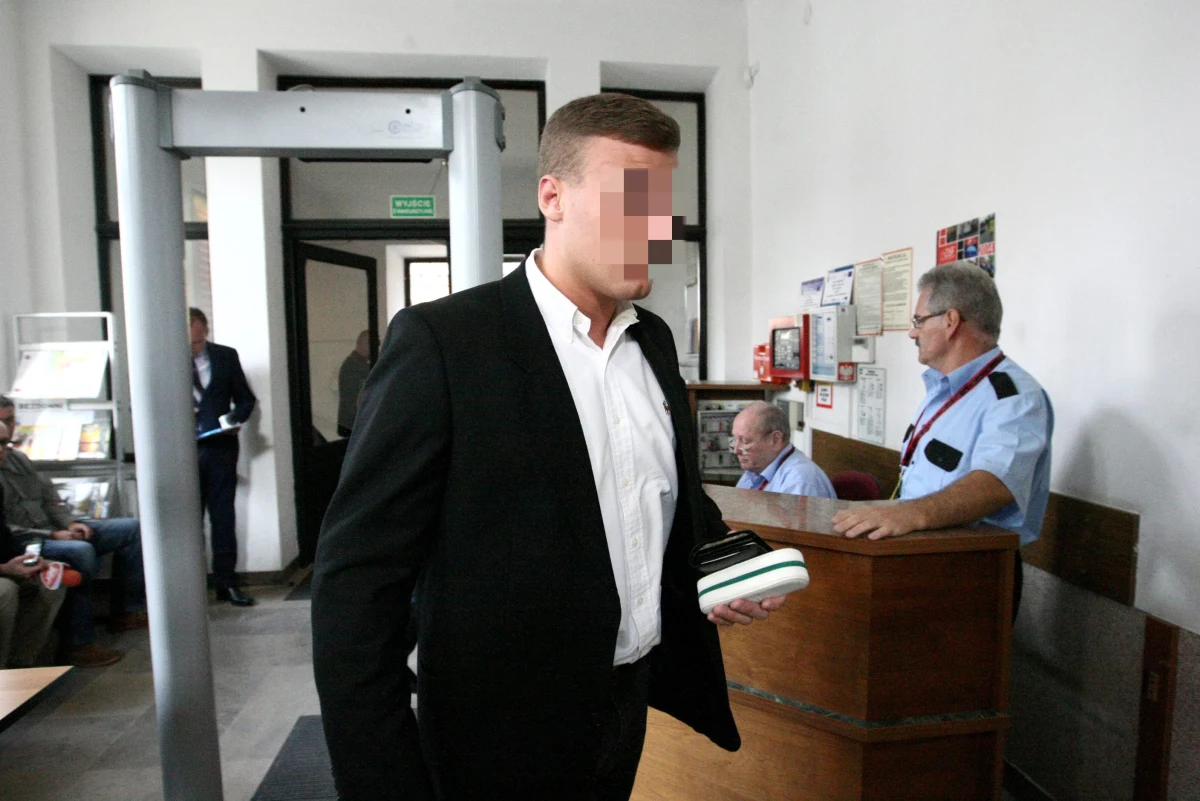 Robert N., pseudonim „Frog” – znany warszawski pirat drogowy – w styczniu będzie odpowiadał przed sądem za niszczenie samochodów - dowiedział się reporter RMF FM Krzysztof Zasada. Mężczyźnie grozi pięć lat więzienia. 