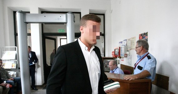 Robert N., pseudonim „Frog” – znany warszawski pirat drogowy – w styczniu będzie odpowiadał przed sądem za niszczenie samochodów - dowiedział się reporter RMF FM Krzysztof Zasada. Mężczyźnie grozi pięć lat więzienia. 