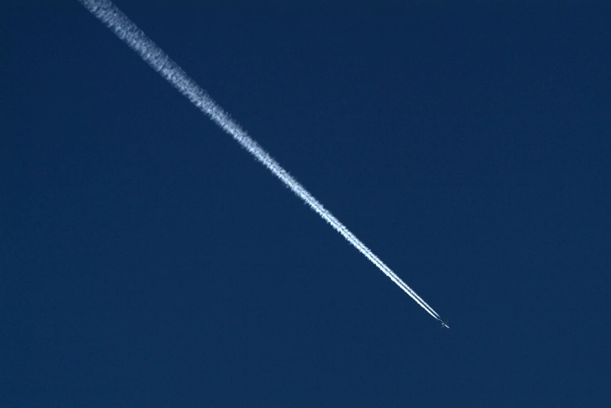 Brytyjskie media spekulują na temat tajemniczych detonacji w atmosferze, obserwowanych w ostatnim czasie po obu stronach Atlantyku - w Wielkiej Brytanii i USA. Według niektórych ekspertów, to odgłosy najnowszego amerykańskiego samolotu szpiegowskiego.