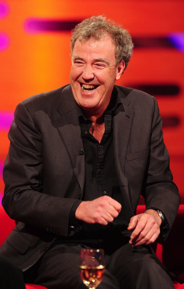 Prezenter popularnego programu Top Gear Jeremy Clarkson, może oddychać z ulgą. BBC nie wyciągnie przeciwko niemu konsekwencji za niecenzuralne zachowanie.