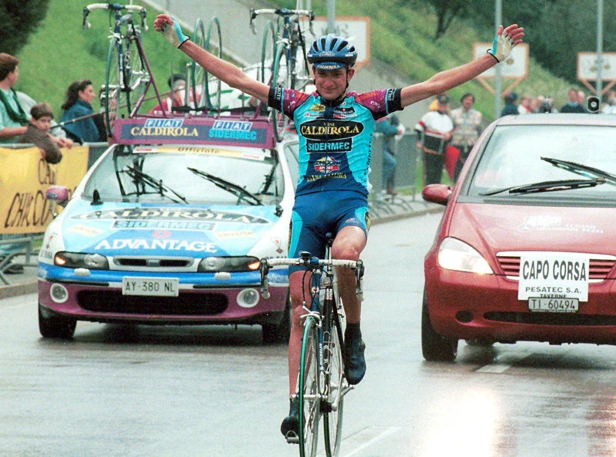 Włoski kolarz Marco Pantani nie został pobity - twierdzi profesor Franco Tagliaro w związku ze śledztwem, które wznowiono dziesięć lat po tragicznej śmierci słynnego "Pirata". 