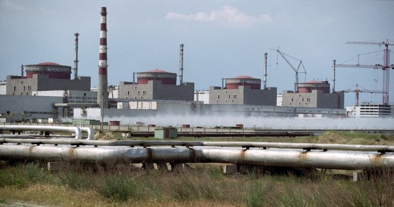 Awaria w elektrowni atomowej w Zaporożu na Ukrainie. Tamtejsze władze zapewniają, że nie ma zagrożenia wyciekiem radioaktywnym. Wedle zapewnień, problem nie dotyczy jednak reaktorów i za dwa dni siłownia powinna zacząć pracować pełną mocą. Na razie elektryczność nie dociera do miast obwodu Mikołajewskiego i Krymu. Problemy są także w Odessie.