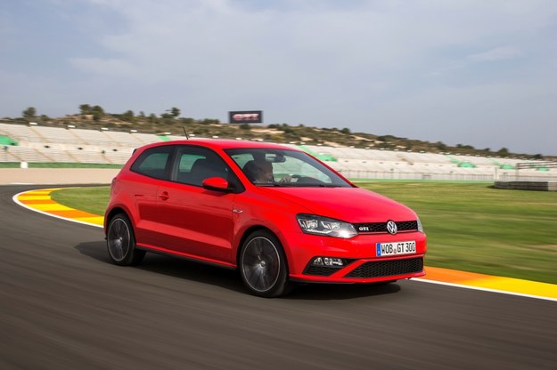 GTI to najmocniejsza i najbardziej ekstremalna wersja Volkswagena Polo. Samochód posiada mocny silnik, zmienione zawieszenie i bardziej wydajne hamulce.