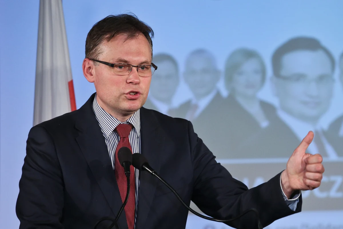 Poseł Sprawiedliwej Polski Arkadiusz Mulaczyk odda pieniądze pobrane na zagraniczną delegację - ustalił dziennikarz RMF FM Krzysztof Berenda. To ciąg dalszy tak zwanej afery madryckiej z wyjazdami posłów. Mularczyk jest w grupie sześciu posłów, których szef Kancelarii Sejmu poprosił o wyjaśnienia w sprawie nieścisłości dotyczących rozliczeń zagranicznych wyjazdów. 