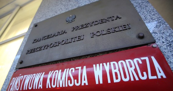 Prezydent Bronisław Komorowski powołał ośmiu sędziów w skład Państwowej Komisji Wyborczej. Było to konieczne po tym, jak poprzedni członkowie Komisji złożyli rezygnacje po skandalu z liczeniem głosów w pierwszej turze wyborów samorządowych. 
