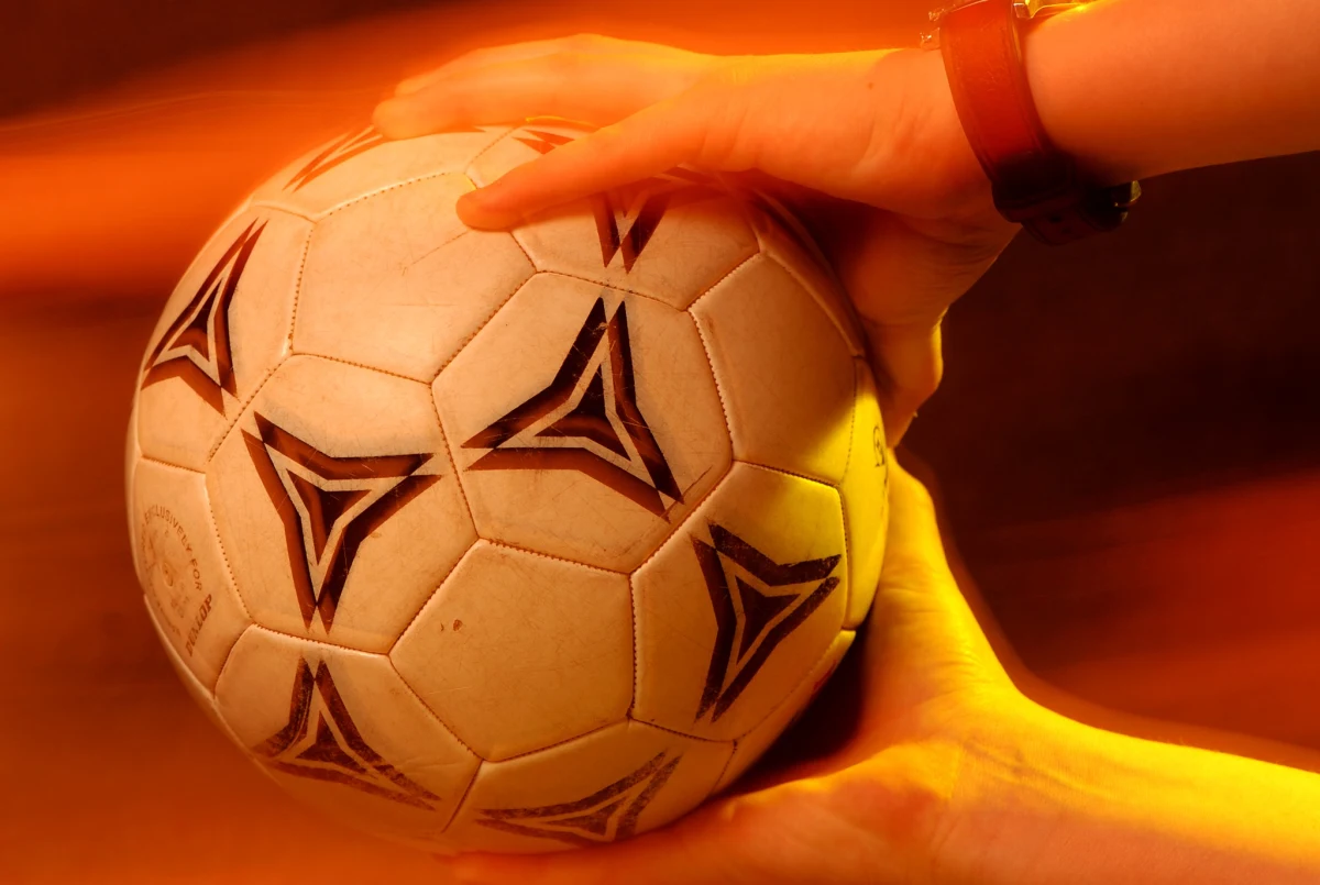 UEFA zabroniła krymskim klubom udziału w rozgrywkach organizowanych przez Rosyjską Federację Piłkarską. W sierpniu RFU podjęła decyzję o zapisaniu do rodzimej ligi zespołów z zaanektowanego przez Rosję Krymu.