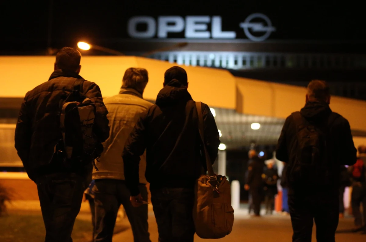 Ostatni samochód zjechał z taśmy produkcyjnej w fabryce Opla w Bochum. Zatrudniające 3000 ludzi zakłady po 52 latach kończą produkcję w ramach restrukturyzacji i przez nadwyżkę produkcji. "To koniec pewnej epoki" - pisze agencja dpa. 