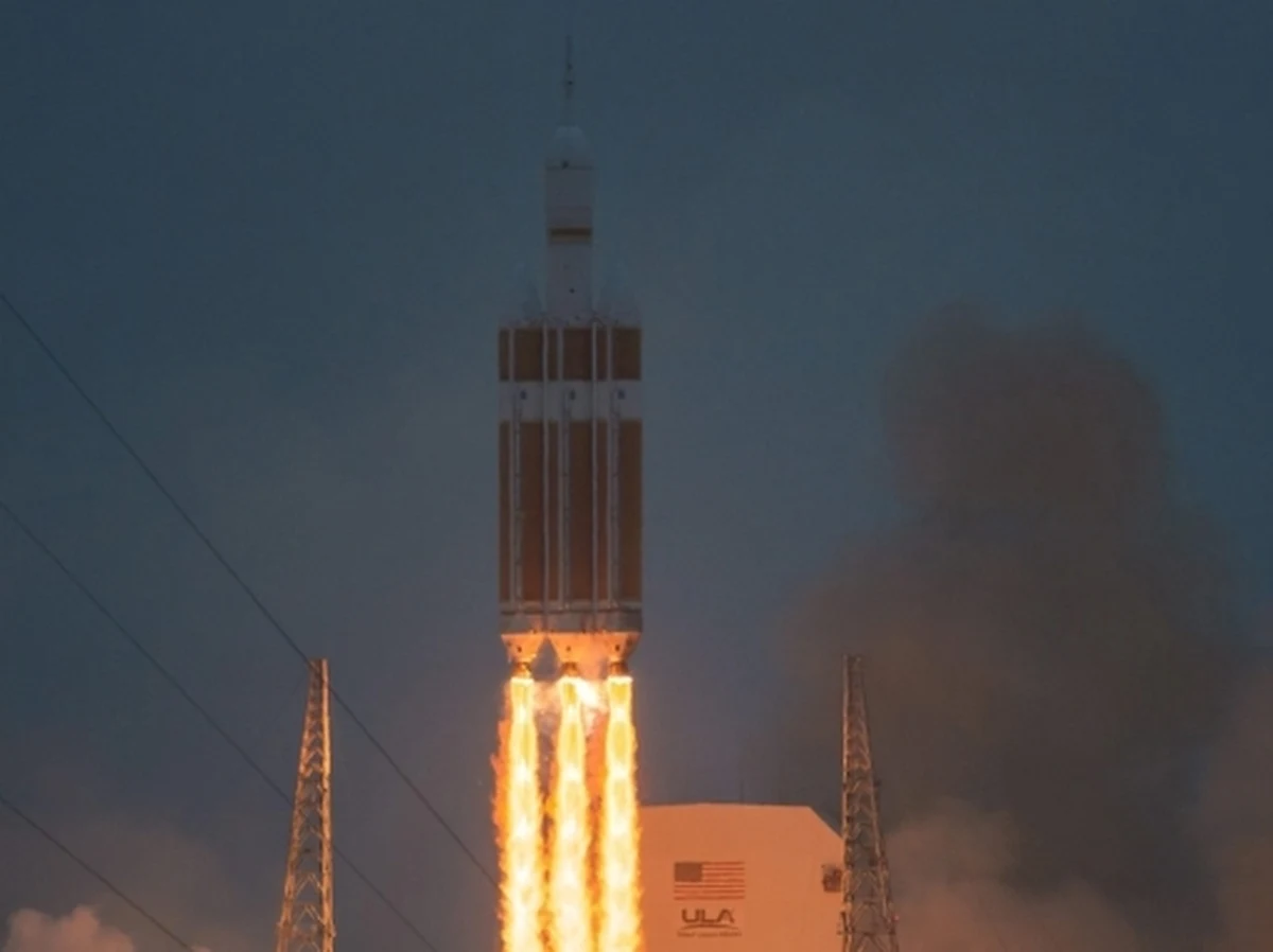 Po raz pierwszy od ponad 40 lat NASA wysłała w Kosmos statek przeznaczony do lotów załogowych. Rakieta Delta 4 Heavy wystartowała z przylądka Canaveral z kapsułą Orion, tym razem jeszcze bez załogi. Orion wodował na Pacyfiku po 4,5 godz. 