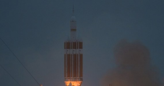 Po raz pierwszy od ponad 40 lat NASA wysłała w Kosmos statek przeznaczony do lotów załogowych. Rakieta Delta 4 Heavy wystartowała z przylądka Canaveral z kapsułą Orion, tym razem jeszcze bez załogi. Orion wodował na Pacyfiku po 4,5 godz. 