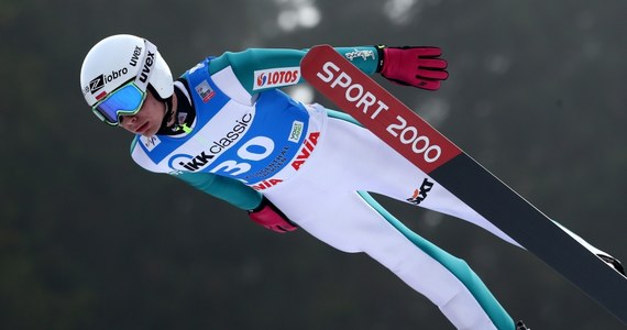 Czterech polskich skoczków narciarskich wystartuje w sobotę w konkursie Pucharu Świata w Lillehammer. W kwalifikacjach jednak nie zachwycili. Najwyższe, 20. miejsce zajął Jan Ziobro, który uzyskał 123,5 m. Wygrał Japończyk Junshiro Kobayashi - 129,5 m. 