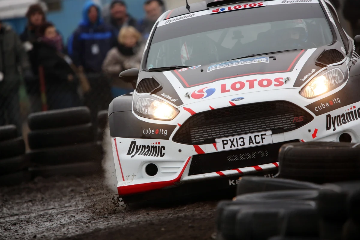 Czterokrotny mistrz Polski Kajetan Kajetanowicz (Ford Fiesta R5) drugi raz z rzędu wygrał Rajd Barbórka, ostatnią w sezonie imprezę w kraju. Czwarty zawodnik tegorocznych mistrzostw Europy był najszybszy na czterech z sześciu odcinków specjalnych.  
