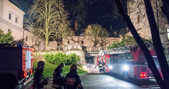 Groźny pożar zamku w Kliczkowie na Dolnym Śląsku. Zapaliło się tam najwyższe piętro i dach. Nie ma informacji, że ktoś mógł ucierpieć. 