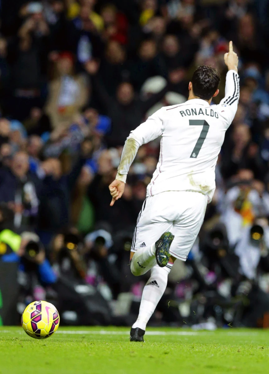 Cristiano Ronaldo zdobył trzy bramki dla lidera Realu Madryt w wygranym 3:0 meczu z Celtą Vigo w 14. kolejce hiszpańskiej ekstraklasy. W La Liga Portugalczyk strzelił już 200 goli, a w sobotę zaliczył rekordowy 23. hat-trick w tych rozgrywkach.