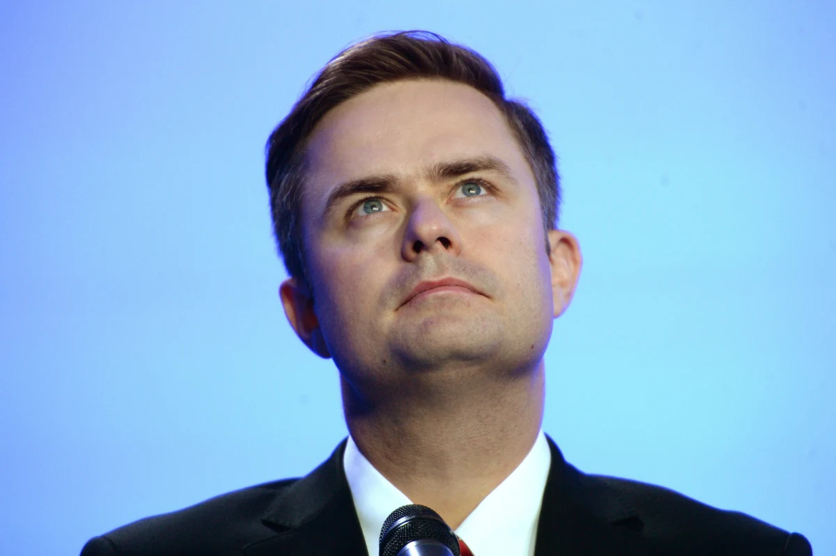 Decyzja o wyrzuceniu Adama Hofmana z PiS jest nieodwracalna niezależnie od tego jak dzisiaj będzie się bronił - podkreślił poseł PiS Jacek Sasin. W ten sposób odniósł się do wywiadu Hofmana, który przekonuje, że sprawa tzw. "afery madryckiej" była "czystą nagonką". 