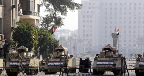 Ambasada brytyjska w Kairze zawiesiła wszelką działalność publiczną ze względów bezpieczeństwa - podano w oświadczeniu. 