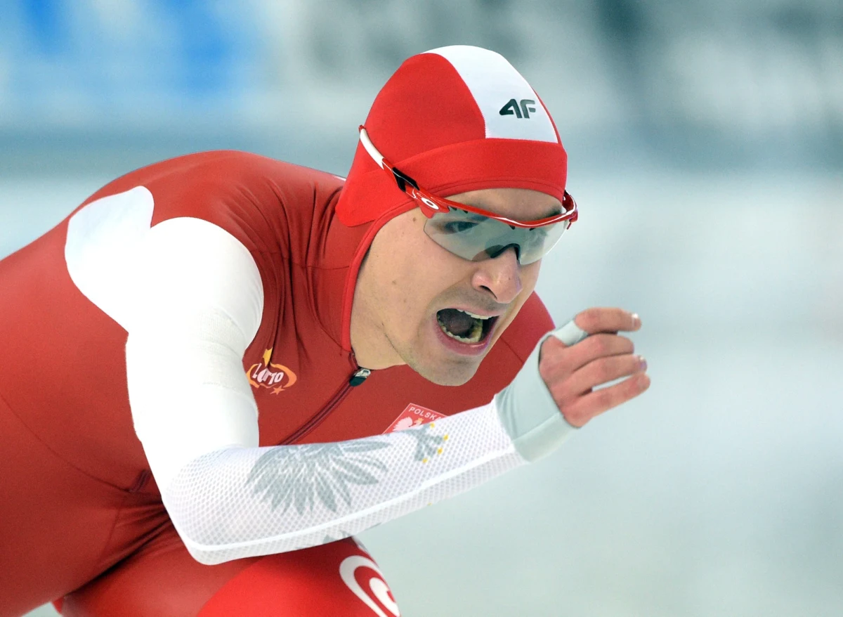 Jan Szymański (AZS AWF Poznań) wygrał zawody Pucharu Świata w łyżwiarstwie szybkim w Berlinie na dystansie 1500 m. Drugi był Norweg Sverre Lunde Pedersen, a trzeci Holender Thomas Krol. Szymański odniósł pierwsze pucharowe zwycięstwo w karierze. 