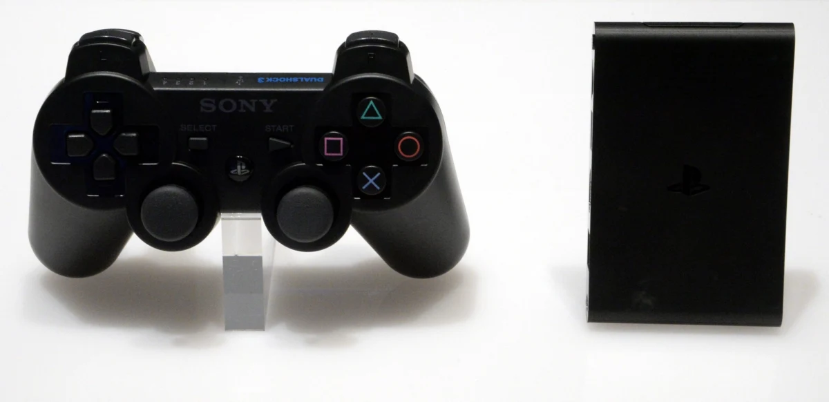 Hakerzy przyznali się do zaatakowania internetowego sklepu sprzedającego konsole do gier Sony PlayStation. Z powodu włamania przez pewien czas nie można było korzystać z usług tej firmy. To kolejny atak w ostatnim czasie na podmiot należący do japońskiego koncernu.