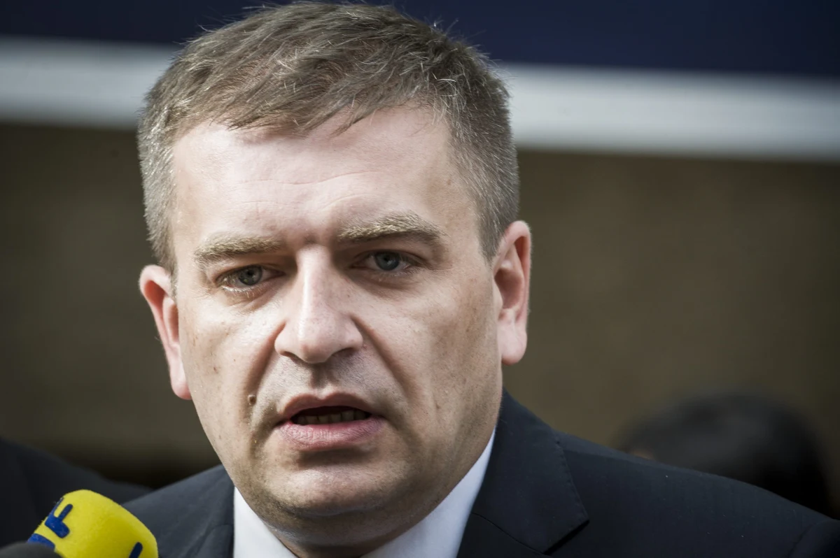 Większa liczba służbowych wyjazdów poselskich w 2012 i 2013 r. jest m.in. naturalną konsekwencją powołania mnie na stanowisko ministra - oświadczył szef resortu zdrowia Bartosz Arłukowicz. Dodał, że liczba przejechanych kilometrów wynika też "ze szczególnego położenia województwa zachodniopomorskiego". W Szczecinie Arłukowicz ma swoje biuro poselskie. 