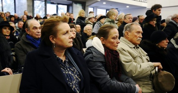 Od kogo jak od kogo, ale od ministra kultury i dziedzictwa narodowego wolno, a nawet należy wymagać taktu, elegancji i ważenia słów.